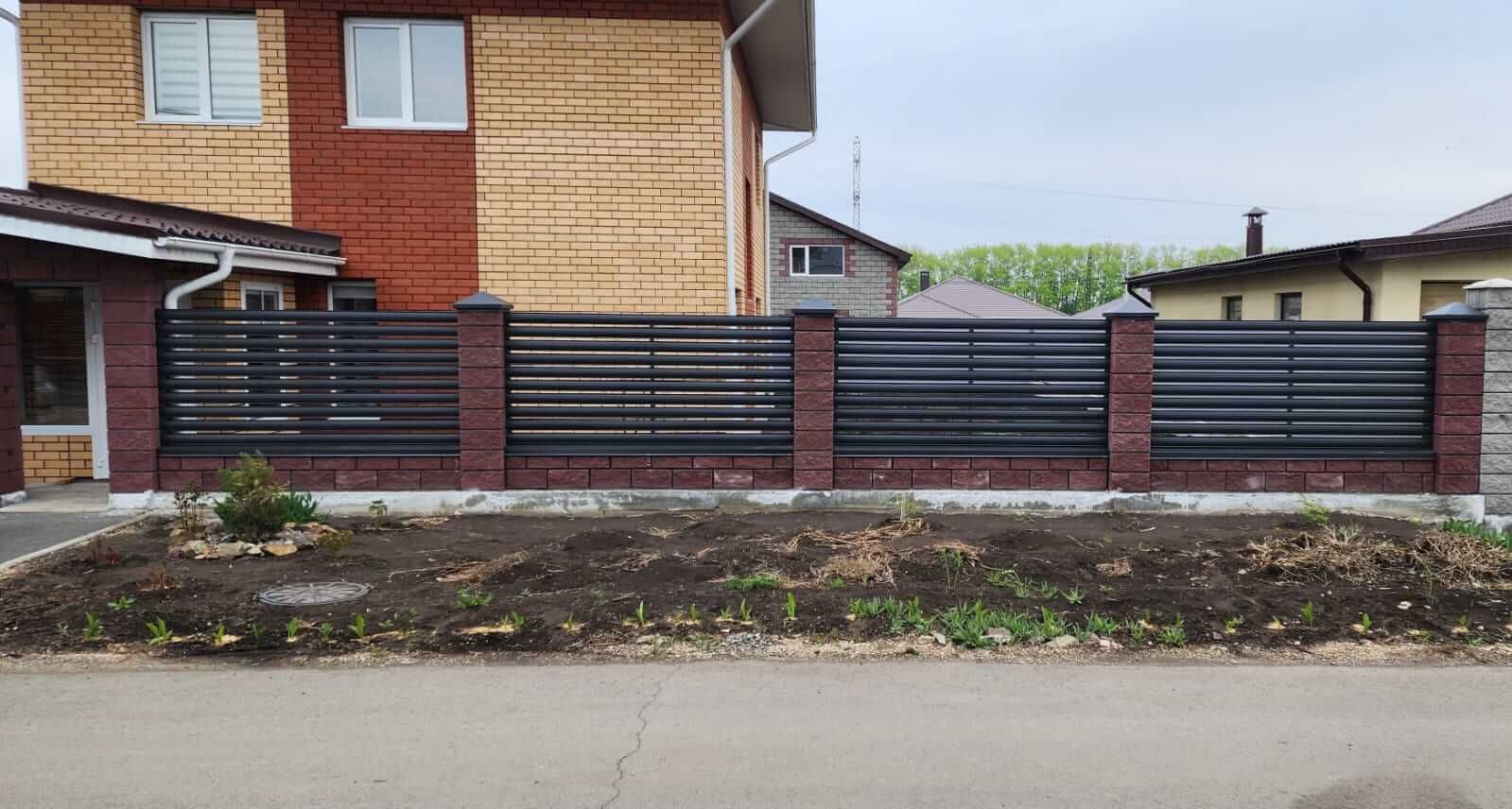 Забор-ранчо из штакетника 21м RAL7024/7024 Серый Графит МАТТЕ фото 8 в Астрахани