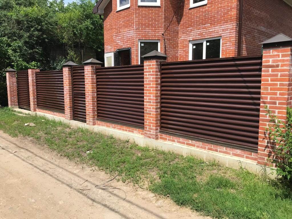 Забор из ламелей ЭКО-Z усиленных 25м RAL8017/8017 Шоколад двусторонний в Астрахани