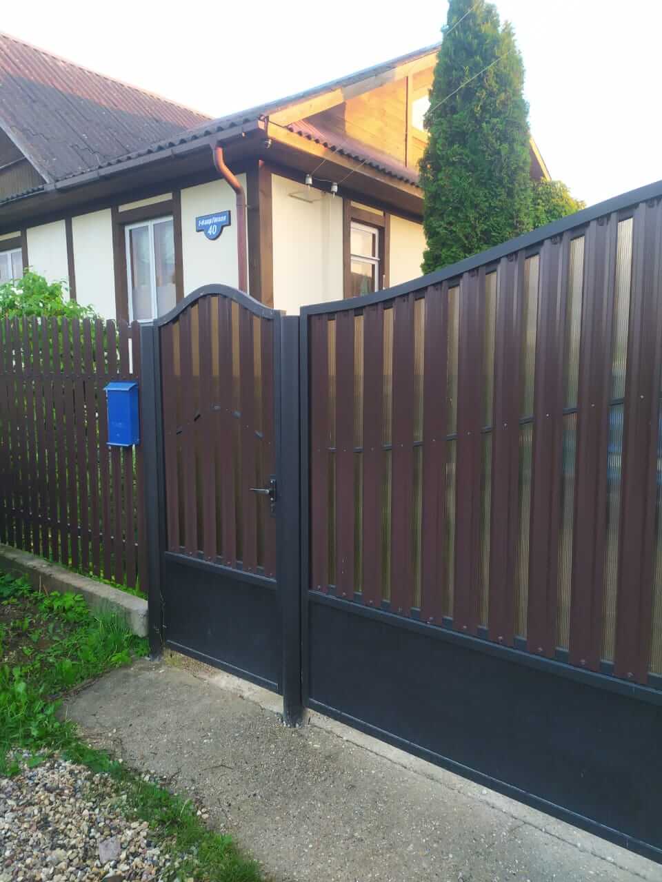 Забор из штакетника ЭКО-М 16м RAL8017 полиэфирная эмаль фото 1 в Астрахани