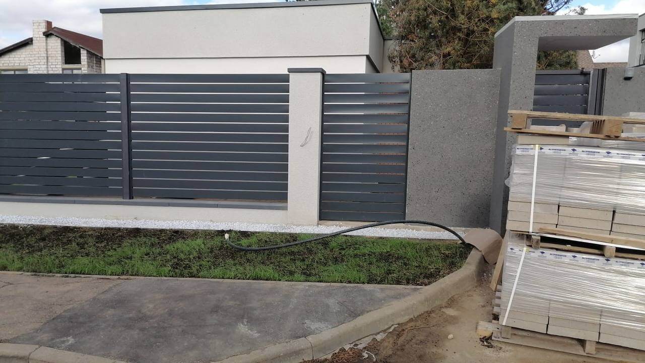 Забор-ранчо из металлопланкена 36м RAL7024 Серый Графит фото 8 в Астрахани