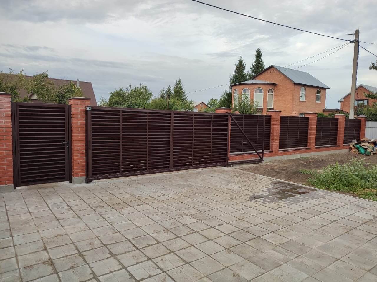 Забор из ламелей Еврожалюзи 28м RAL8017/8017 Шоколад двусторонний фото 3 в Астрахани