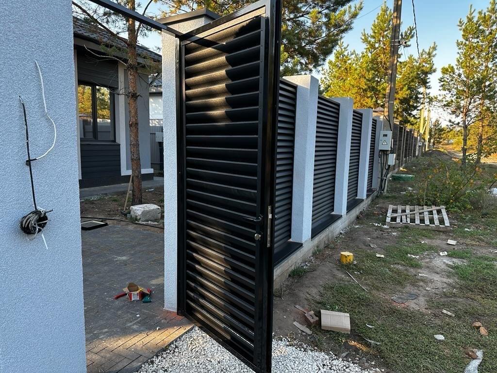 Забор-жалюзи 18м RAL9005/9005 Черный двухсторонний МАТТЕ фото 6 в Астрахани