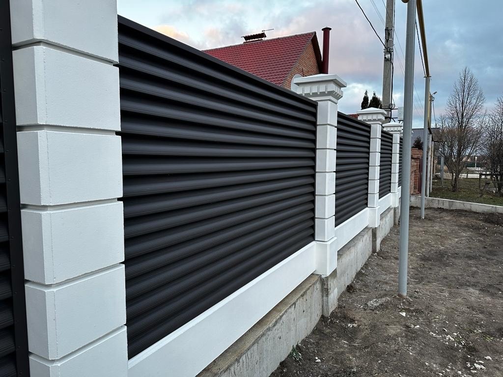Забор из ламелей Еврожалюзи 35м RAL8019/8019 Темный Шоколад двусторонний MATTE в Астрахани