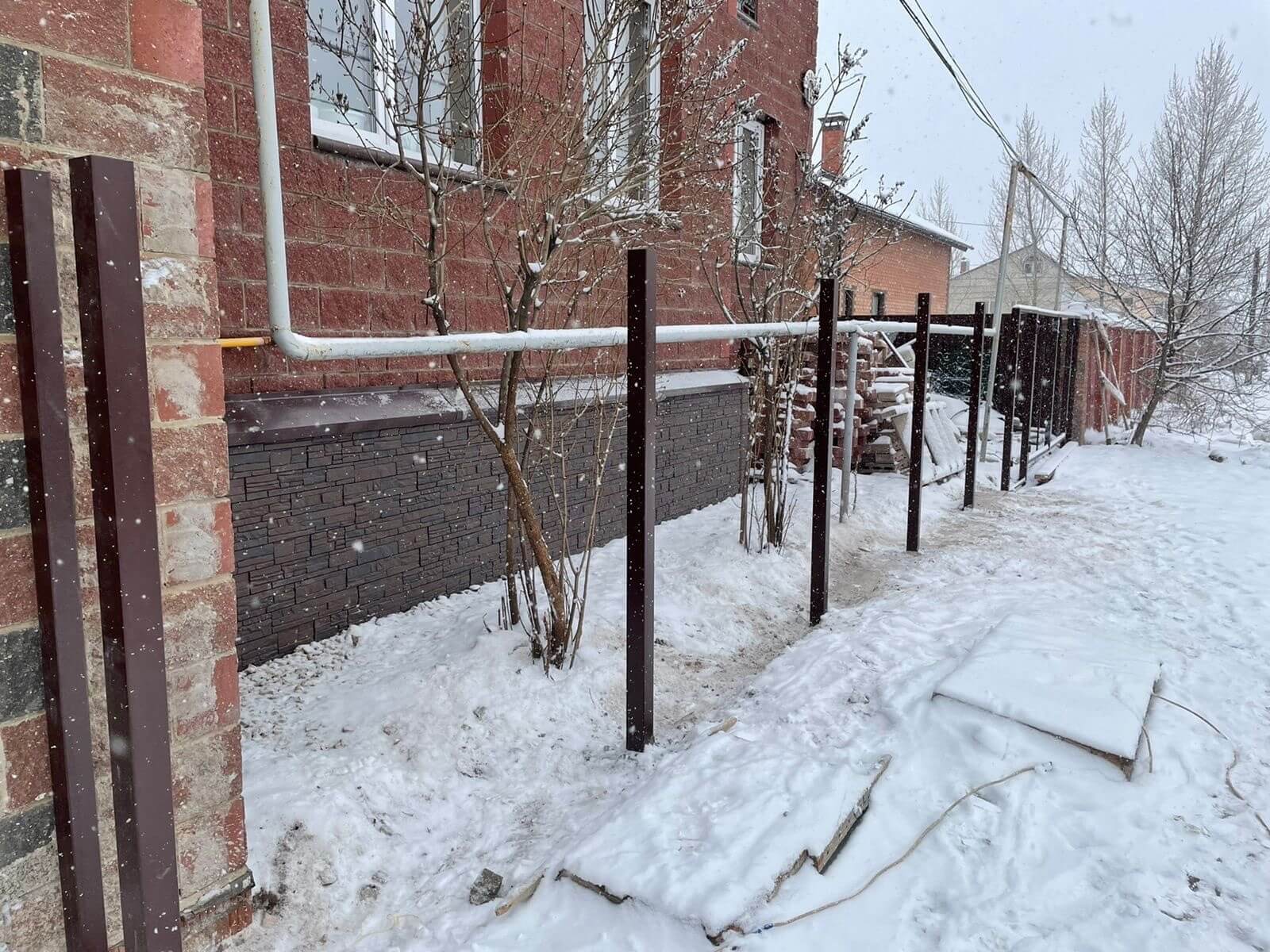 Забор из ламелей еврожалюзи 38м RAL8017/8017 Шоколад двусторонний фото 2 в Астрахани