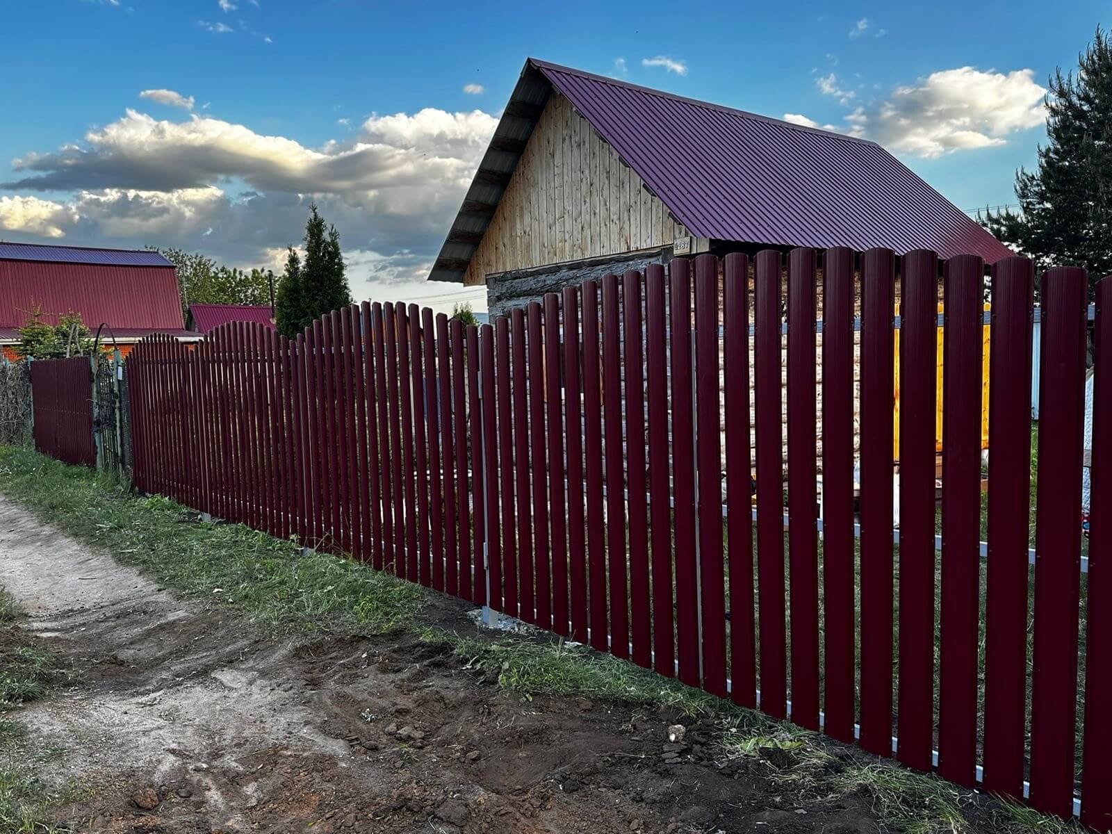 Забор из евроштакетника 28м RAL3005 Красное Вино фото 4 в Астрахани