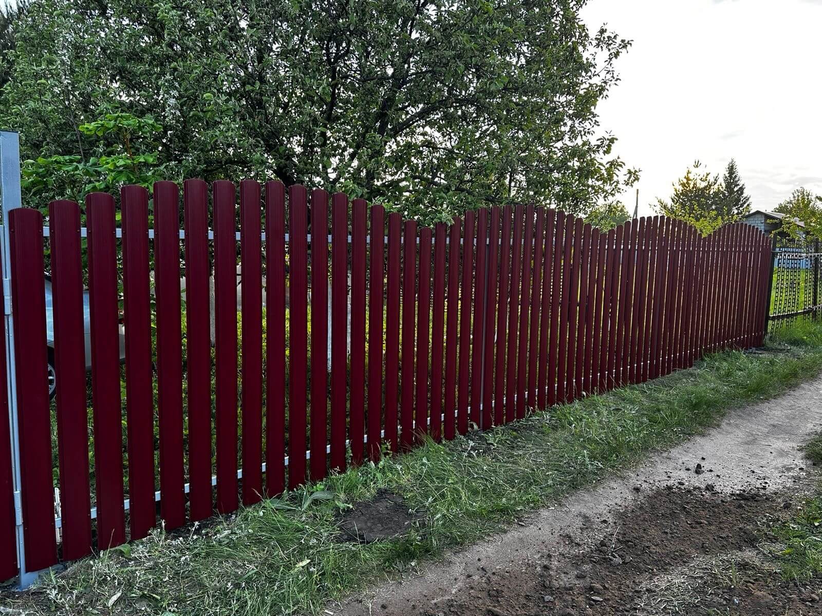 Забор из евроштакетника 28м RAL3005 Красное Вино фото 3 в Астрахани