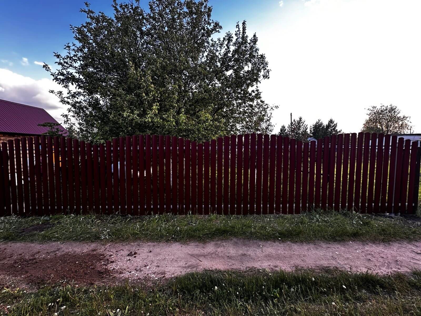 Забор из евроштакетника 28м RAL3005 Красное Вино фото 1 в Астрахани