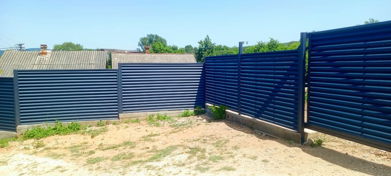 Забор-жалюзи из ламелей Еврожалюзи 53м RAL7024 Серый Графит МАТТЕ фото 4 в Астрахани