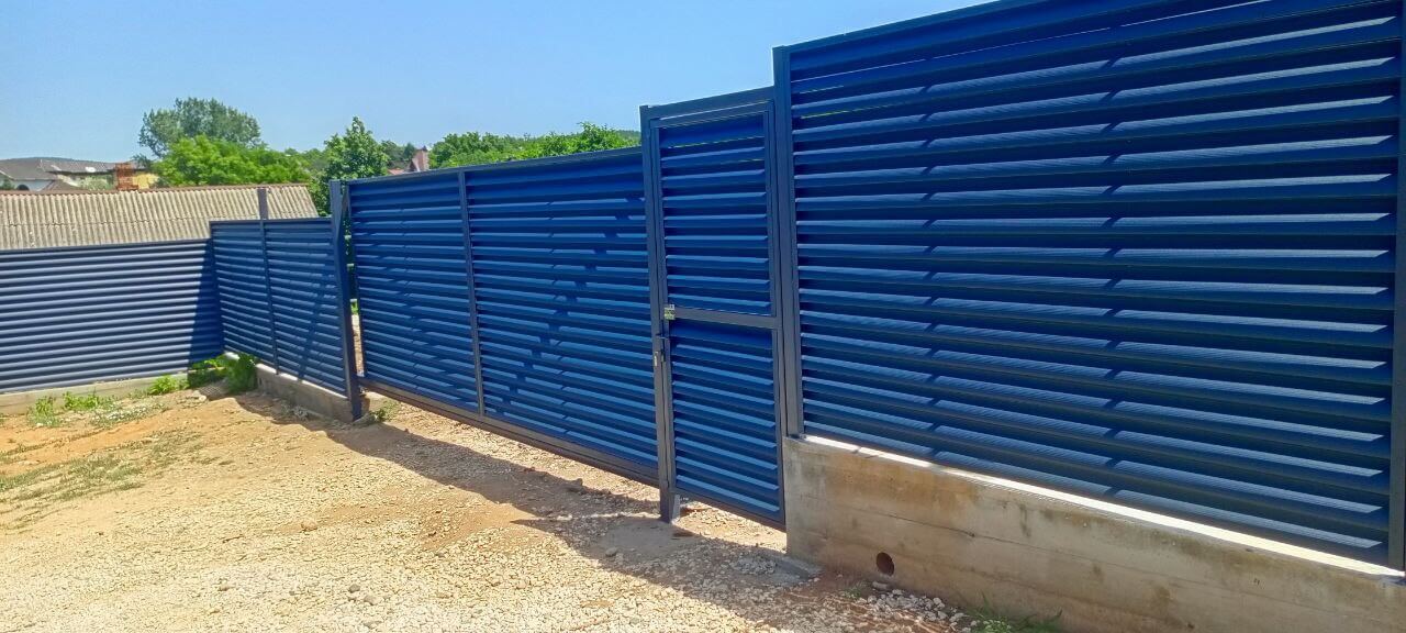 Забор-жалюзи из ламелей Еврожалюзи 53м RAL7024 Серый Графит МАТТЕ фото 15 в Астрахани