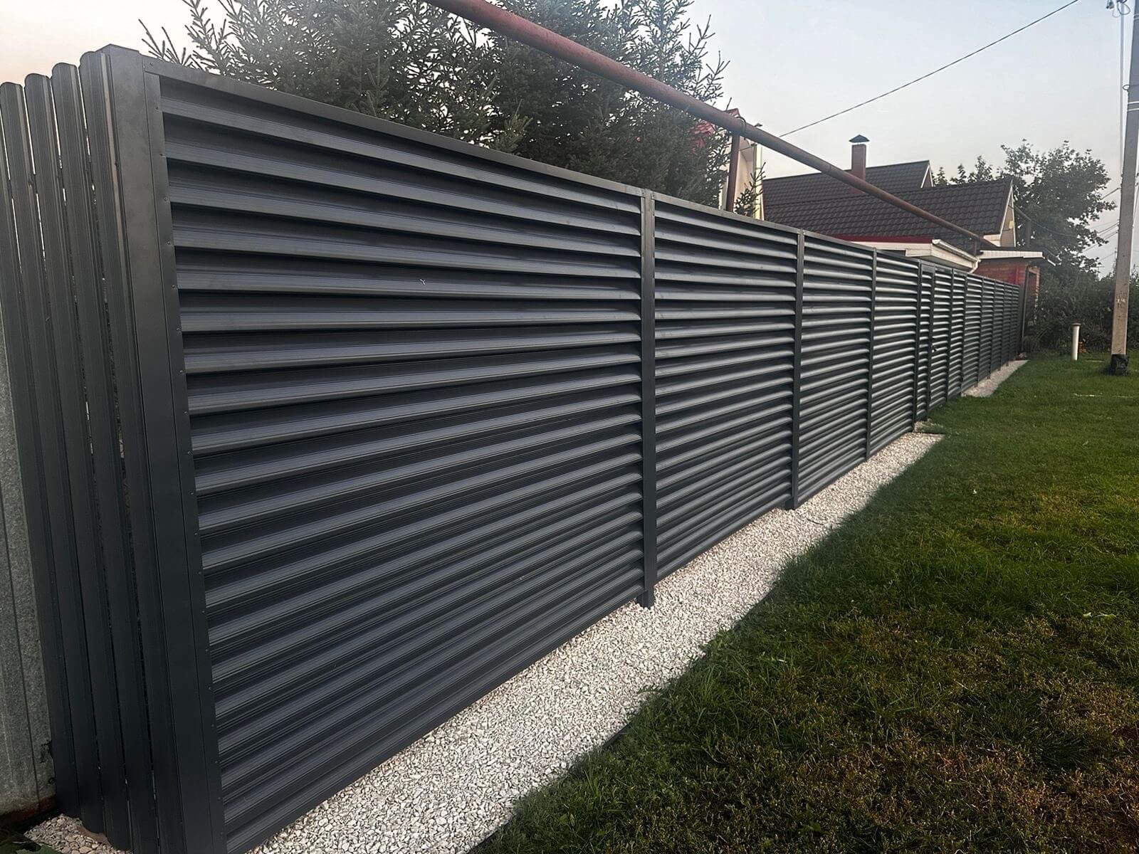 Забор из ламелей Еврожалюзи 26м RAL7024/7024 Серый Графит двусторонний фото 4 в Астрахани
