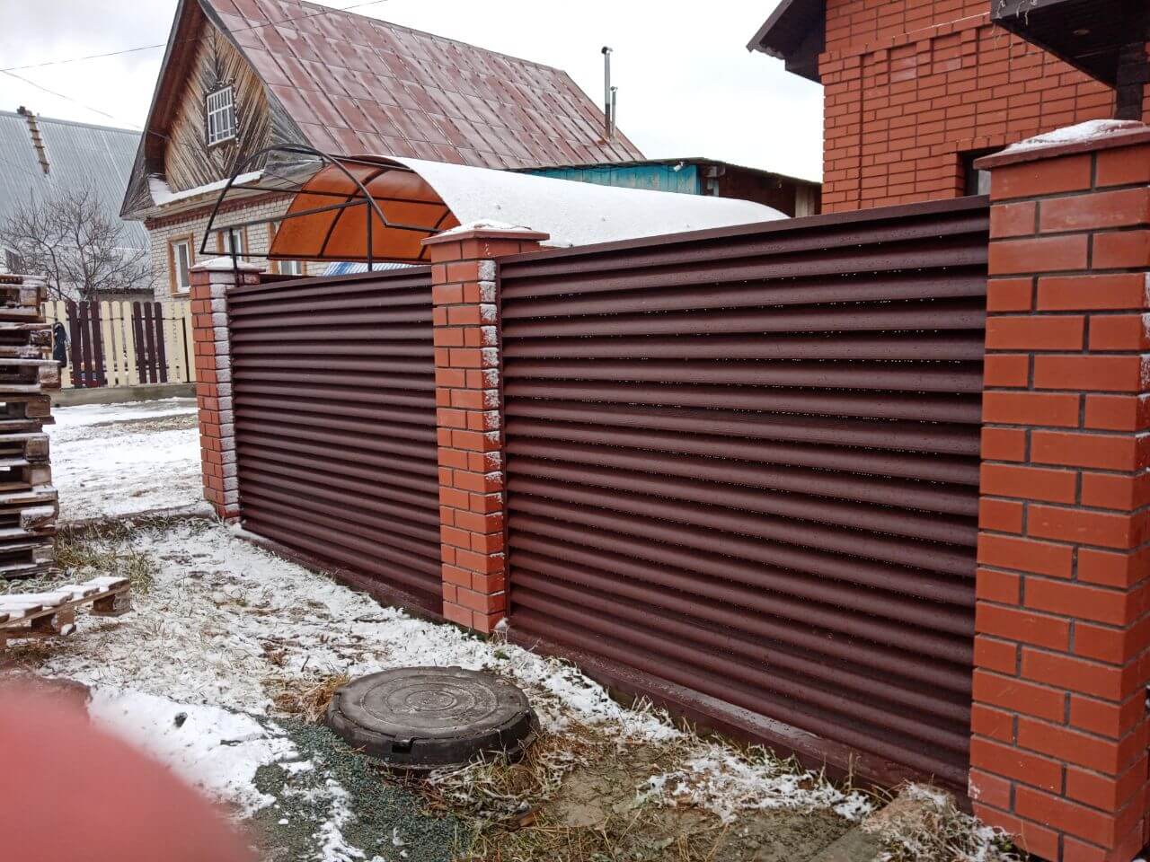 Забор из ламелей еврожалюзи 12м RAL8017/8017 Шоколад двусторонний МАТТЕ фото 3 в Астрахани