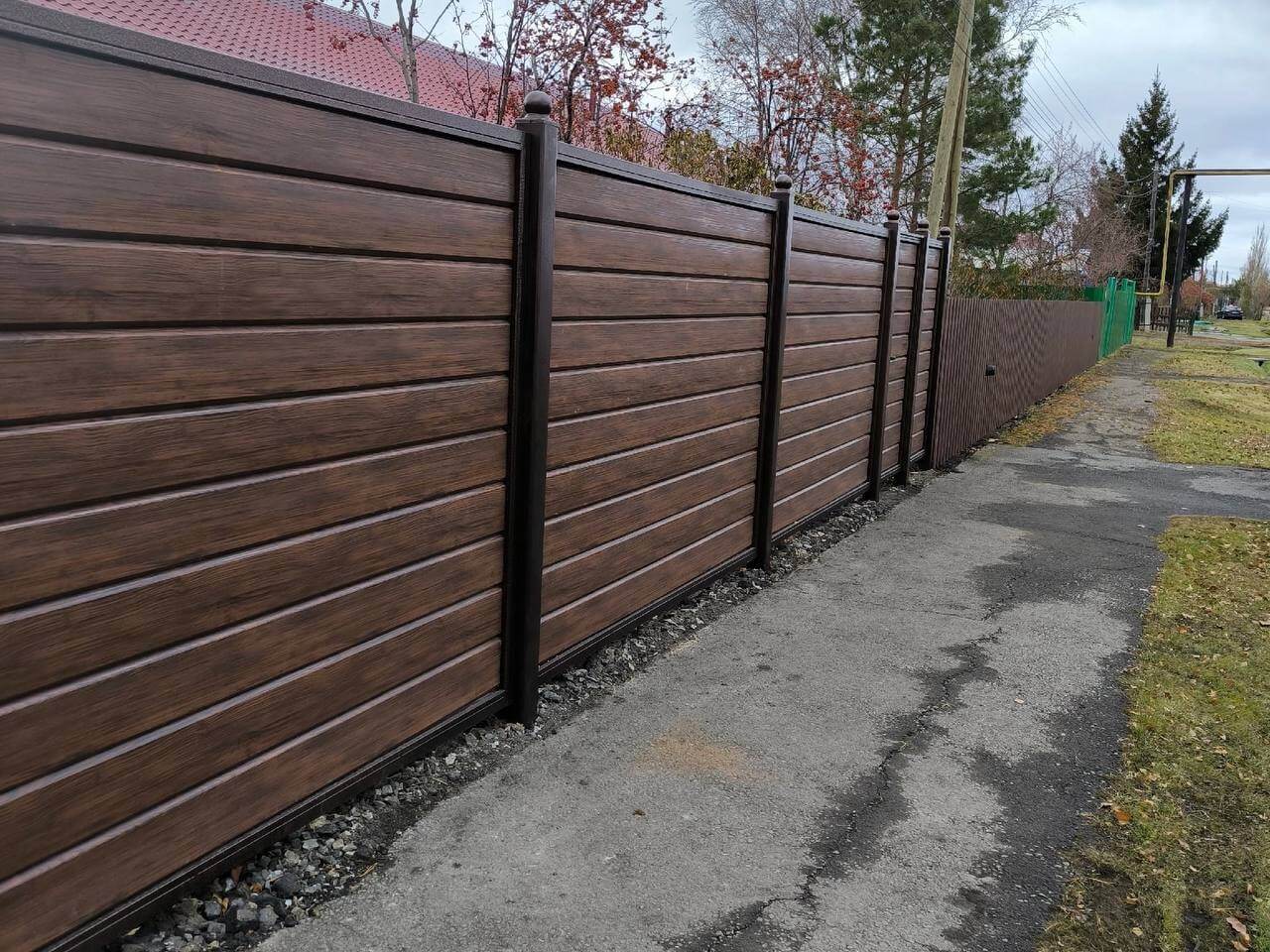 Забор из металлосайдинга Евро-Брус 46м Античное Дерево Принтек фото 1 в Астрахани