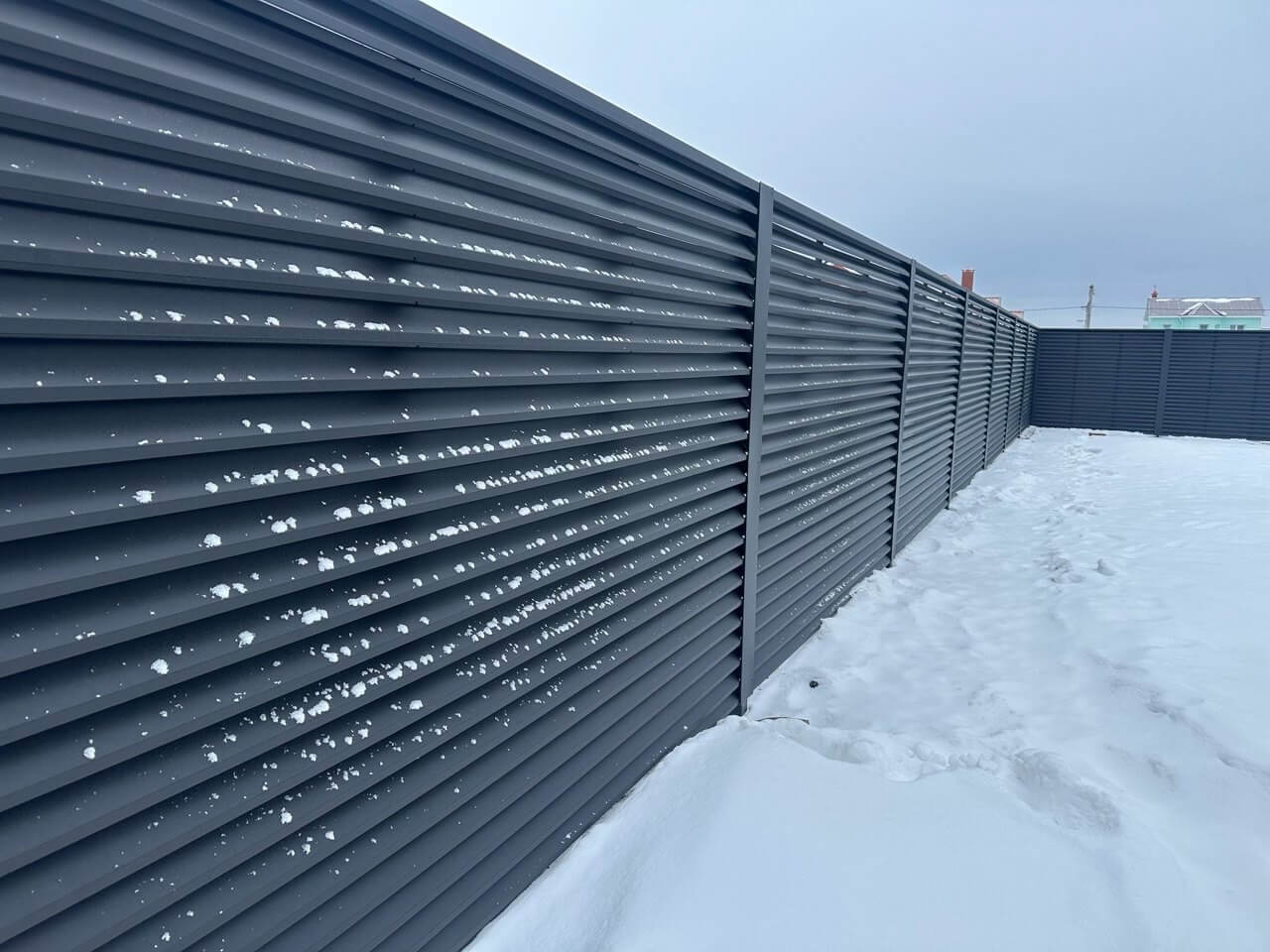 Забор-жалюзи из ламелей ЭКО-Z 130м RAL9005 Черный МАТТЕ в Астрахани