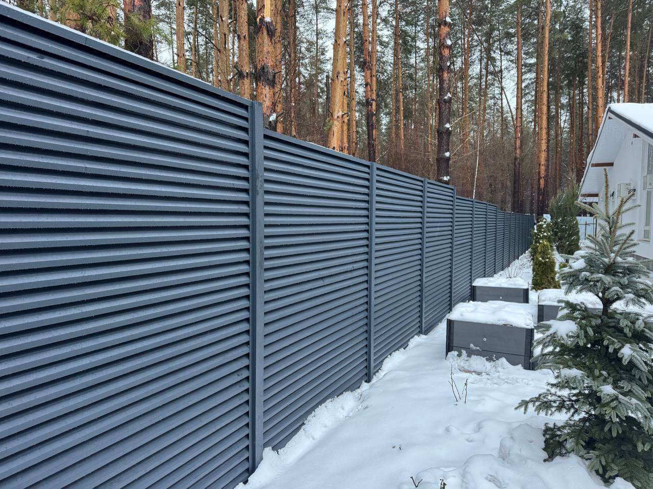 Забор-жалюзи из ламелей ЭКО-Z-US 54м RAL7024/7024 Серый Графит двусторонний МАТТЕ в Астрахани