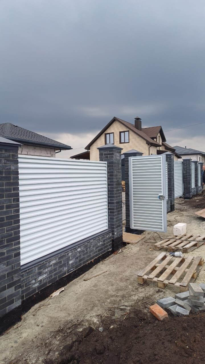 Забор-жалюзи из ламелей ЭКО-Z 94м RAL9003/9003 Белый двусторонний фото 5 в Астрахани
