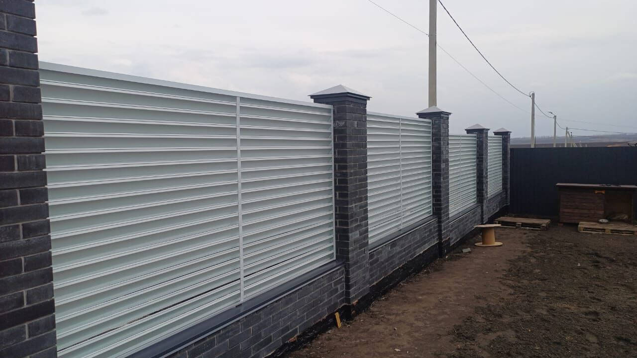 Забор-жалюзи из ламелей ЭКО-Z 94м RAL9003/9003 Белый двусторонний фото 1 в Астрахани