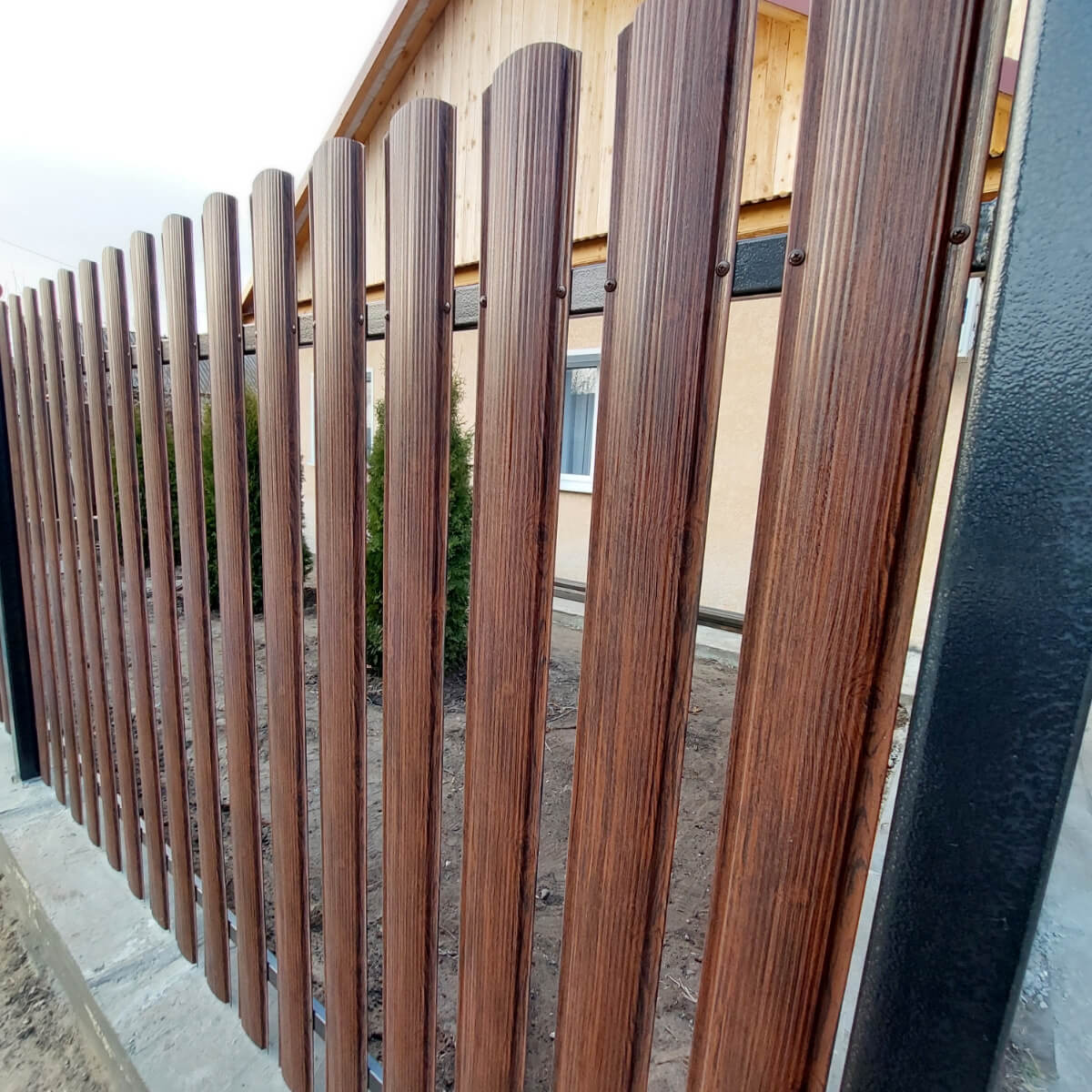 Забор из евроштакетника 13м Античный Дуб SteelArt двусторонний в Астрахани