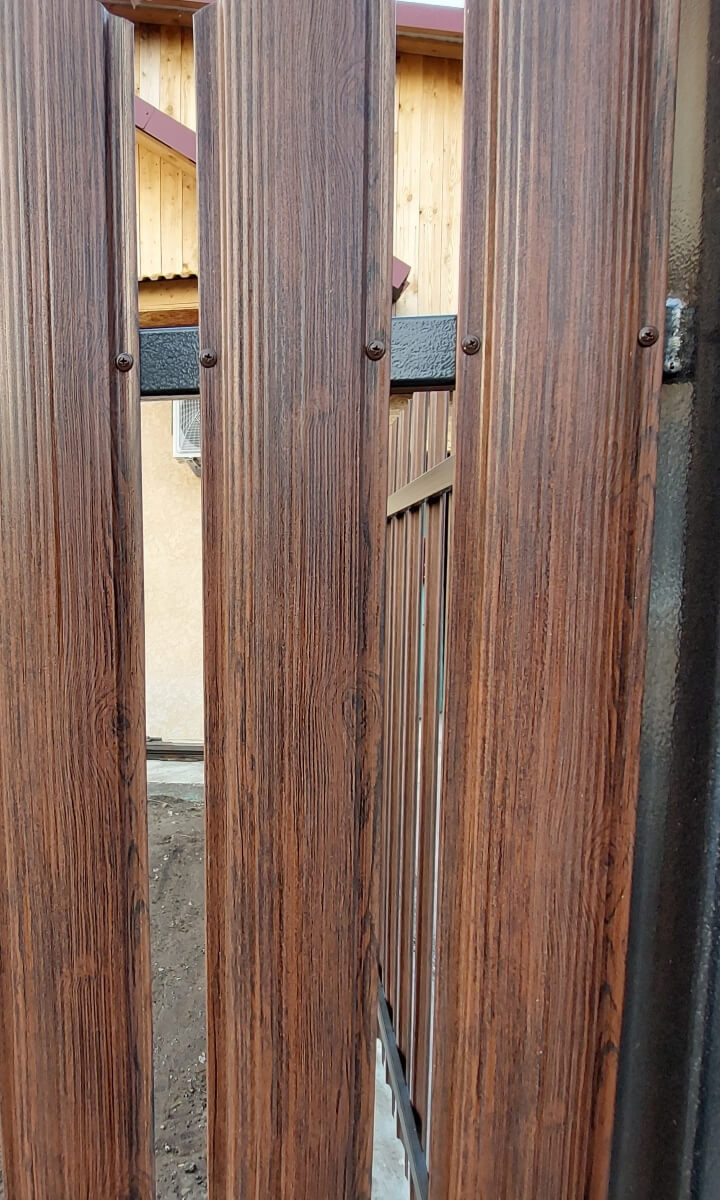 Забор из евроштакетника 13м Античный Дуб SteelArt двусторонний фото 1 в Астрахани