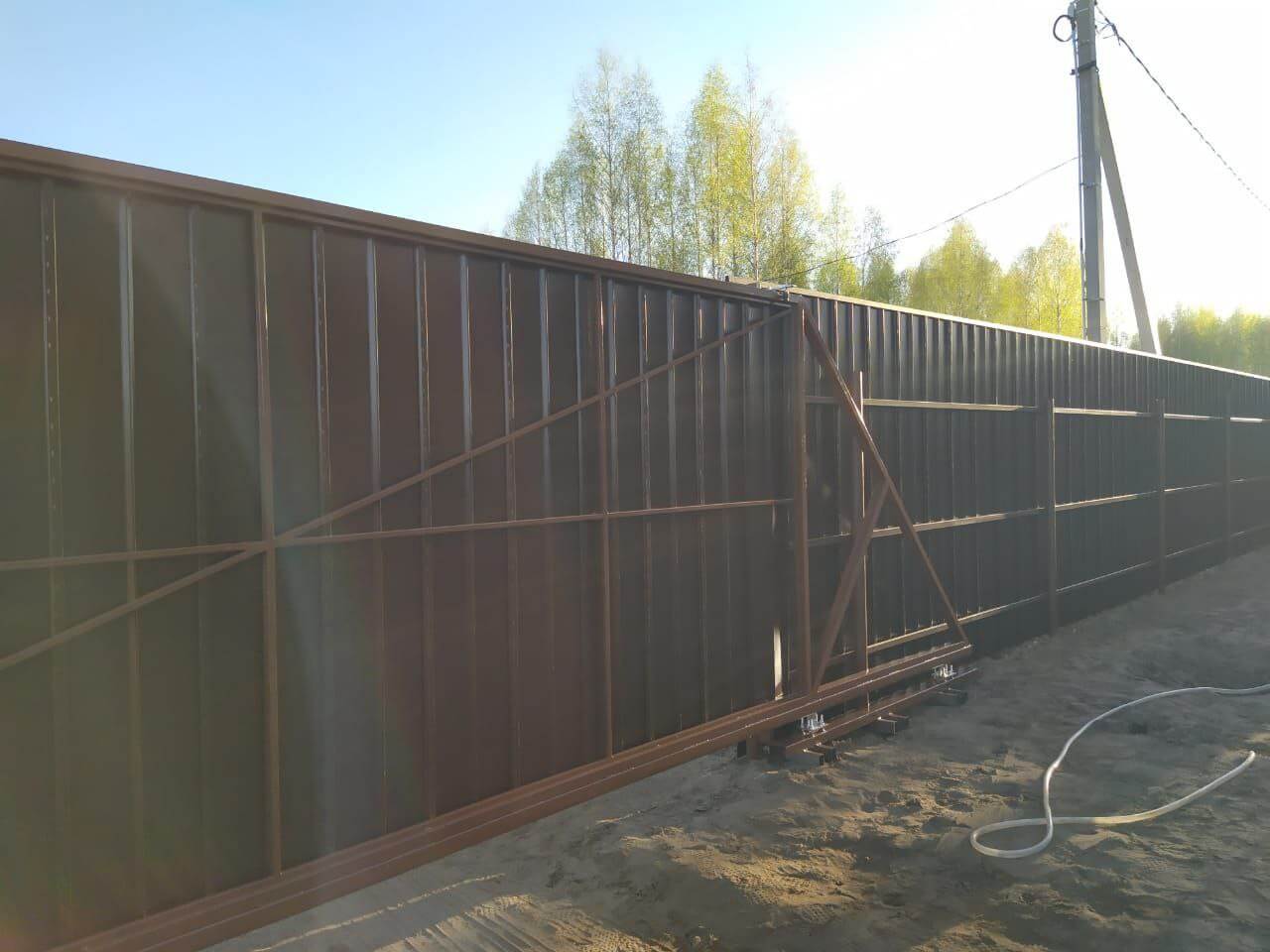 Забор из металлосайдинга ЕВРО-БРУС 25м Темный Каштан 3D Принтек фото 4 в Астрахани