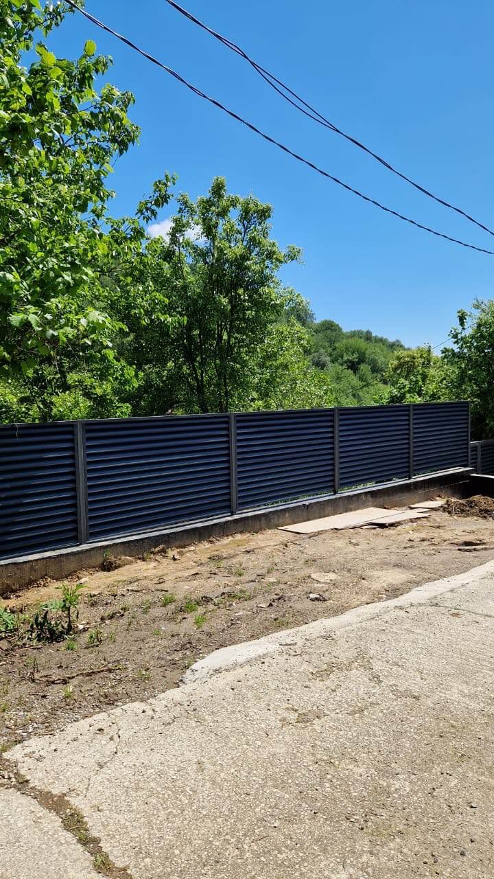 Забор-жалюзи из ламелей еврожалюзи 23м RAL7024/7024 Серый Графит двусторонний МАТТЕ фото 2 в Астрахани