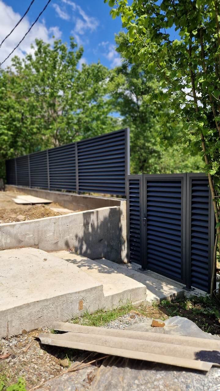 Забор-жалюзи из ламелей еврожалюзи 23м RAL7024/7024 Серый Графит двусторонний МАТТЕ фото 1 в Астрахани