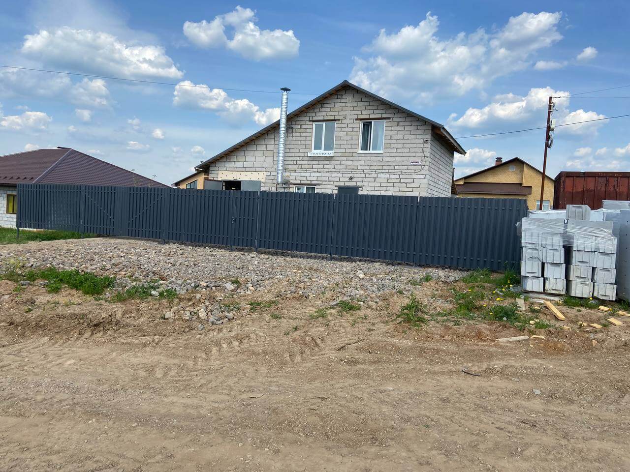 Забор из евроштакетника 16м RAL7024 Серый Графит фото 6 в Астрахани