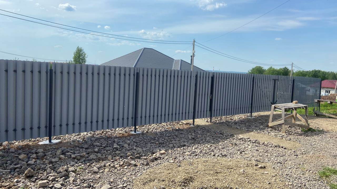 Забор из евроштакетника 16м RAL7024 Серый Графит фото 2 в Астрахани