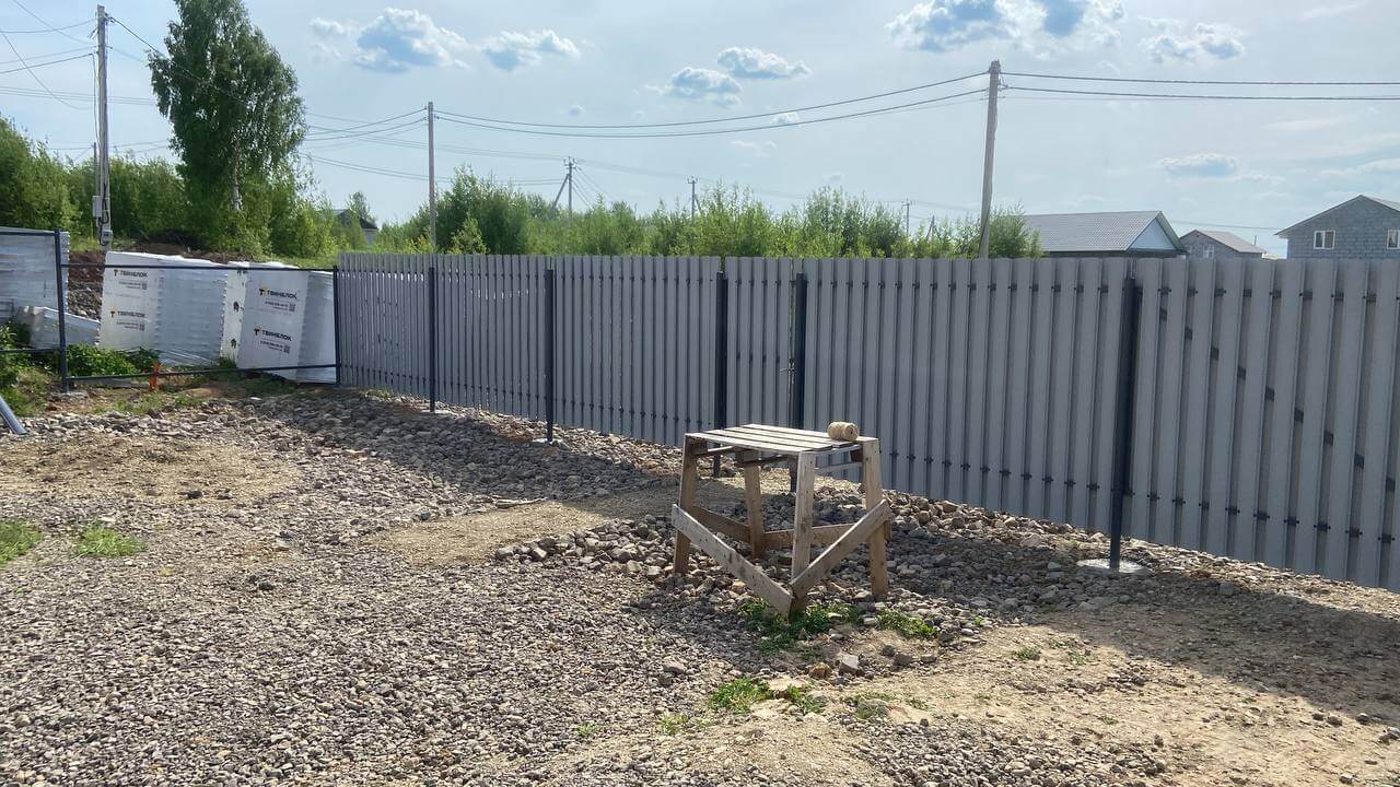 Забор из евроштакетника 16м RAL7024 Серый Графит фото 1 в Астрахани