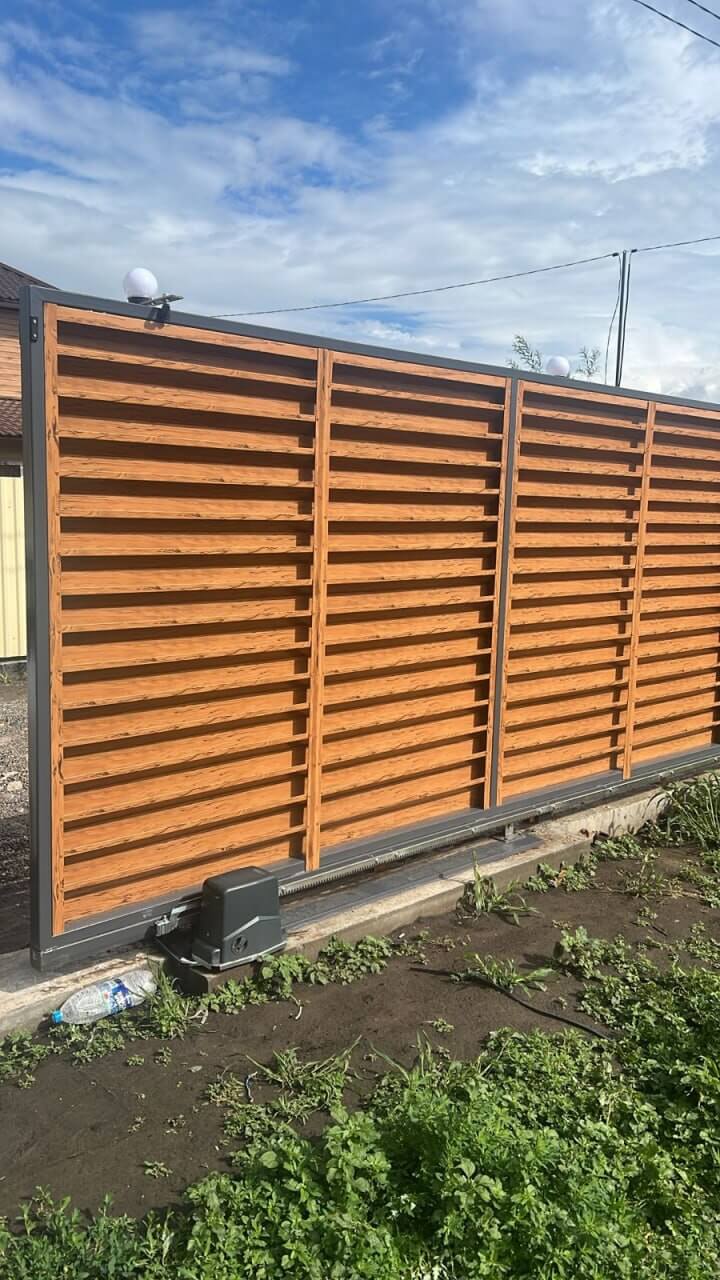 Забор-жалюзи из ламелей Хай-Тек 57м Кипарис 2xPrintech двусторонний фото 1 в Астрахани