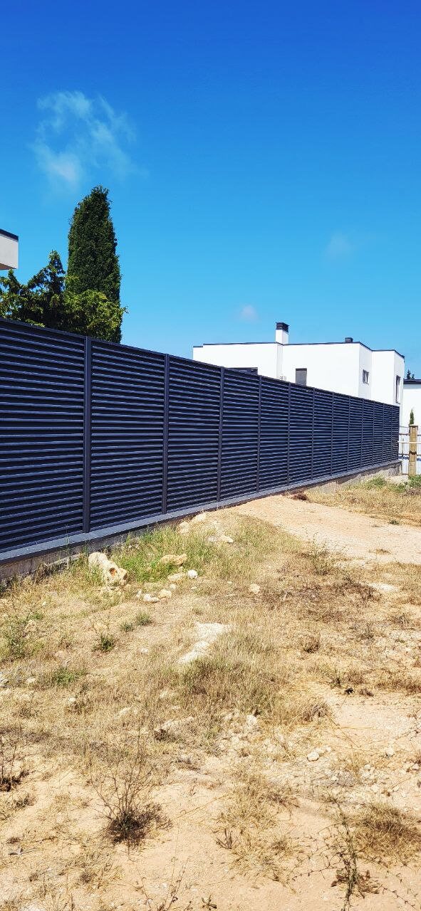 Забор-жалюзи 65м RAL7024/7024 Серый Графит МАТТЕ двусторонний фото 6 в Астрахани