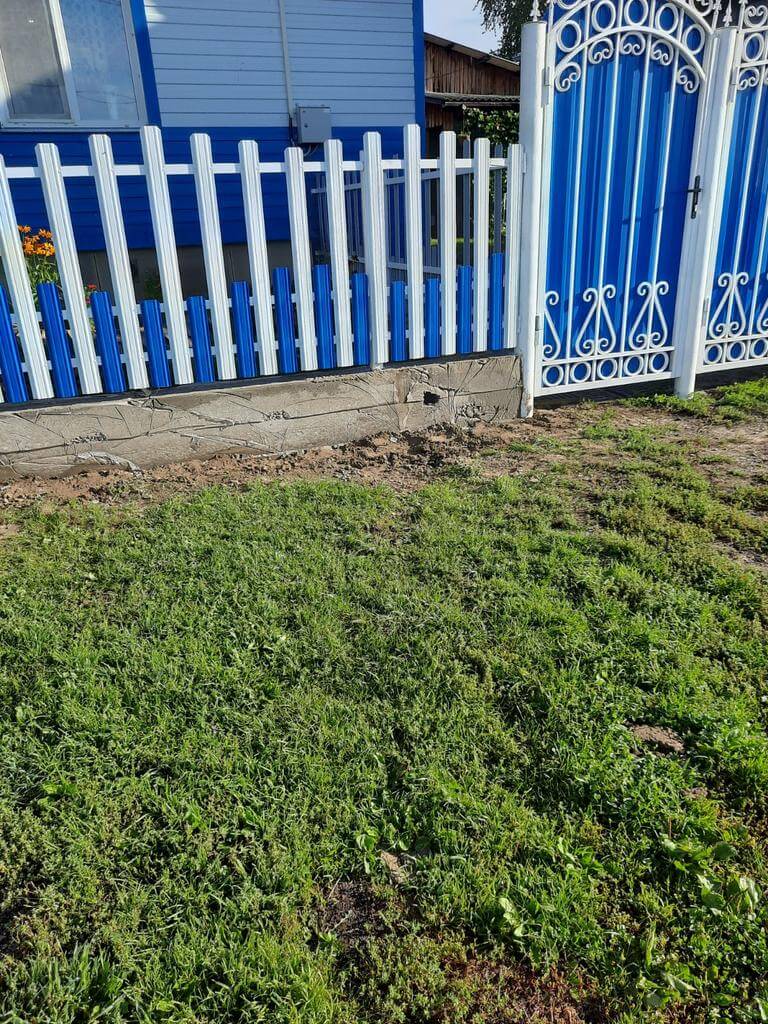 Забор из евроштакетника 14м RAL9003 Белый, RAL5005 Синий Сигнал фото 2 в Астрахани