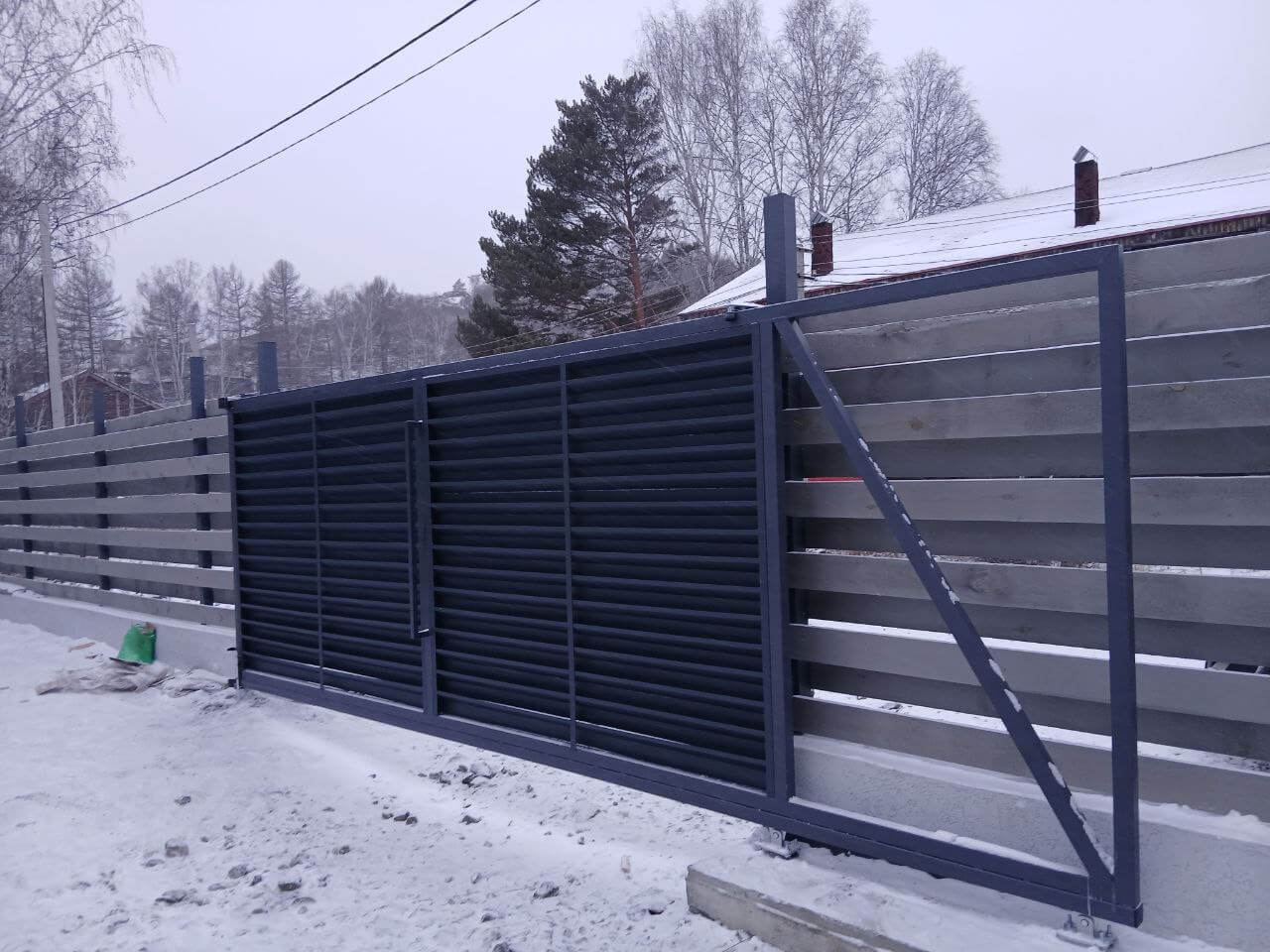 Входная группа из ламелей Хай-Тек RAL7024/7024 Серый Графит двусторонний МАТТЕ фото 4 в Астрахани