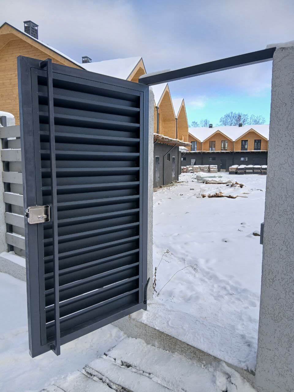 Входная группа из ламелей Хай-Тек RAL7024/7024 Серый Графит двусторонний МАТТЕ фото 21 в Астрахани