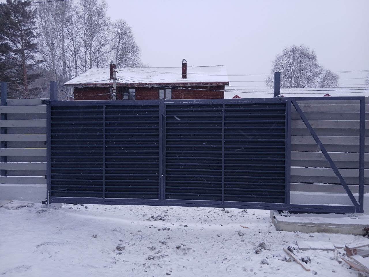 Входная группа из ламелей Хай-Тек RAL7024/7024 Серый Графит двусторонний МАТТЕ фото 17 в Астрахани