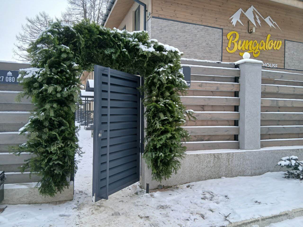 Входная группа из ламелей Хай-Тек RAL7024/7024 Серый Графит двусторонний МАТТЕ фото 15 в Астрахани