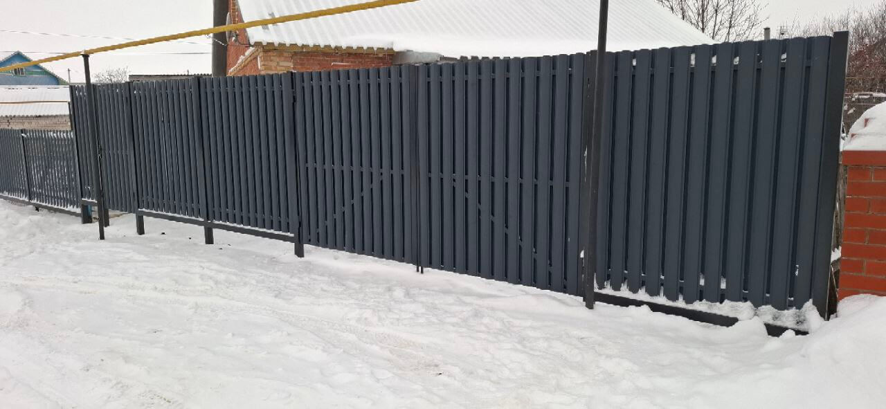 Забор из евроштакетника 27м RAL7024 Серый Графит МАТТЕ в Астрахани