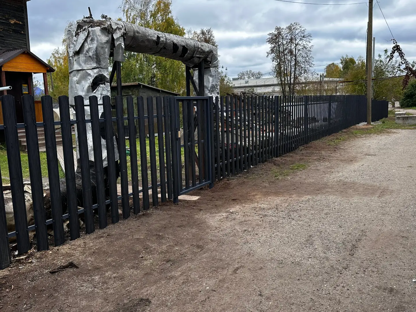 Забор из евроштакетника 63м Черное Дерево 3D Принтек фото 5 в Астрахани