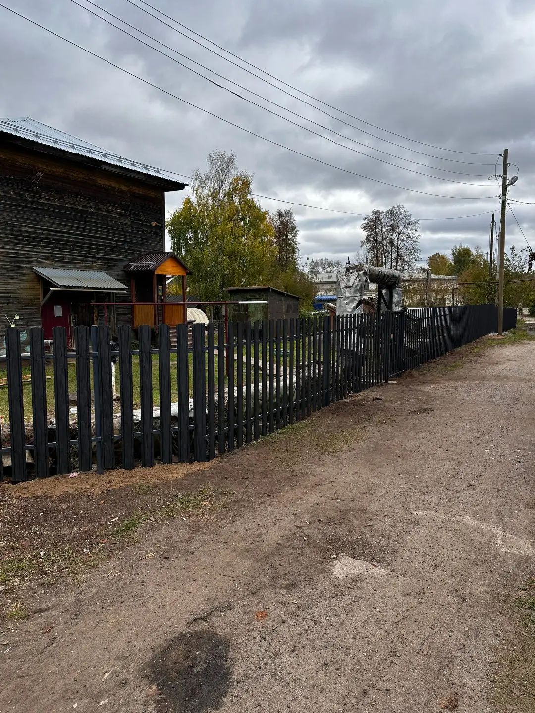 Забор из евроштакетника 63м Черное Дерево 3D Принтек фото 3 в Астрахани