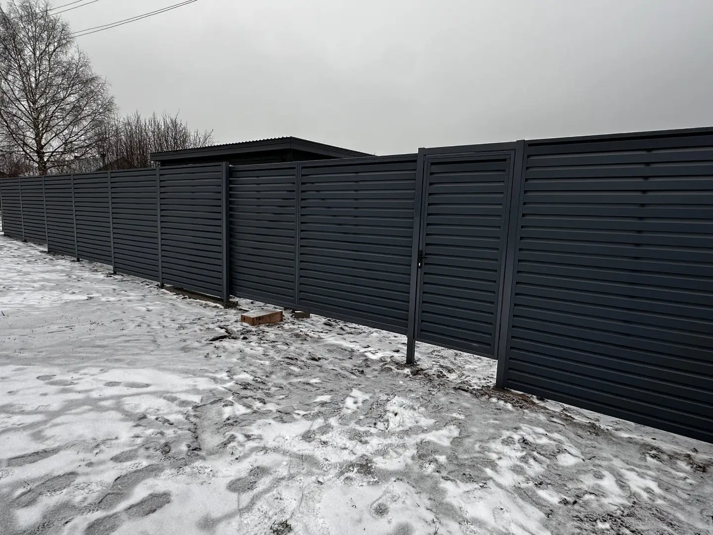 Забор-жалюзи из ламелей Хай-Тек 20м RAL7024/7024 Серый Графит двусторонний МАТТЕ фото 4 в Астрахани
