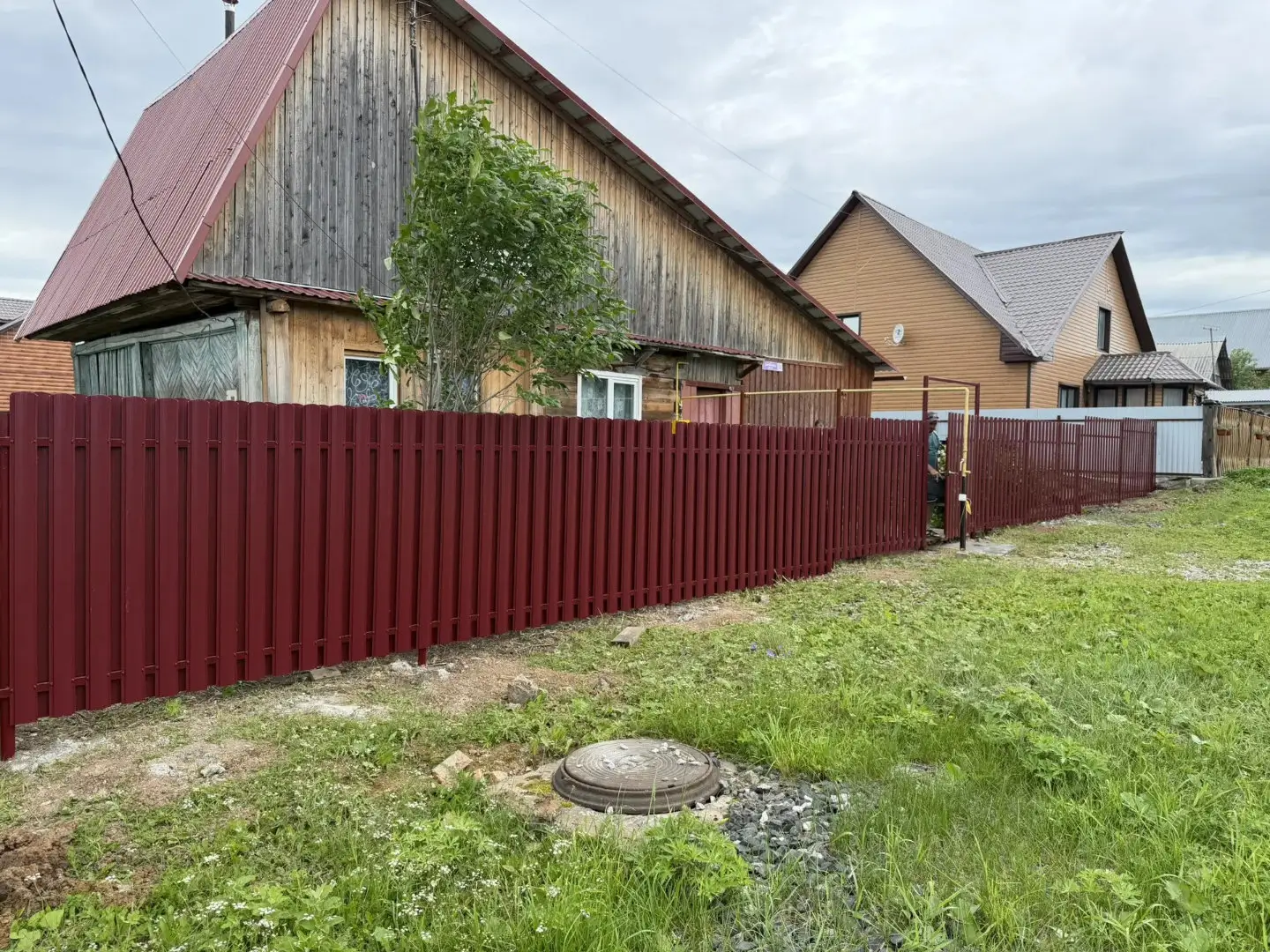 Забор из евроштакетника 24м RAL3005/3005 Красное Вино двусторонний фото 3 в Астрахани