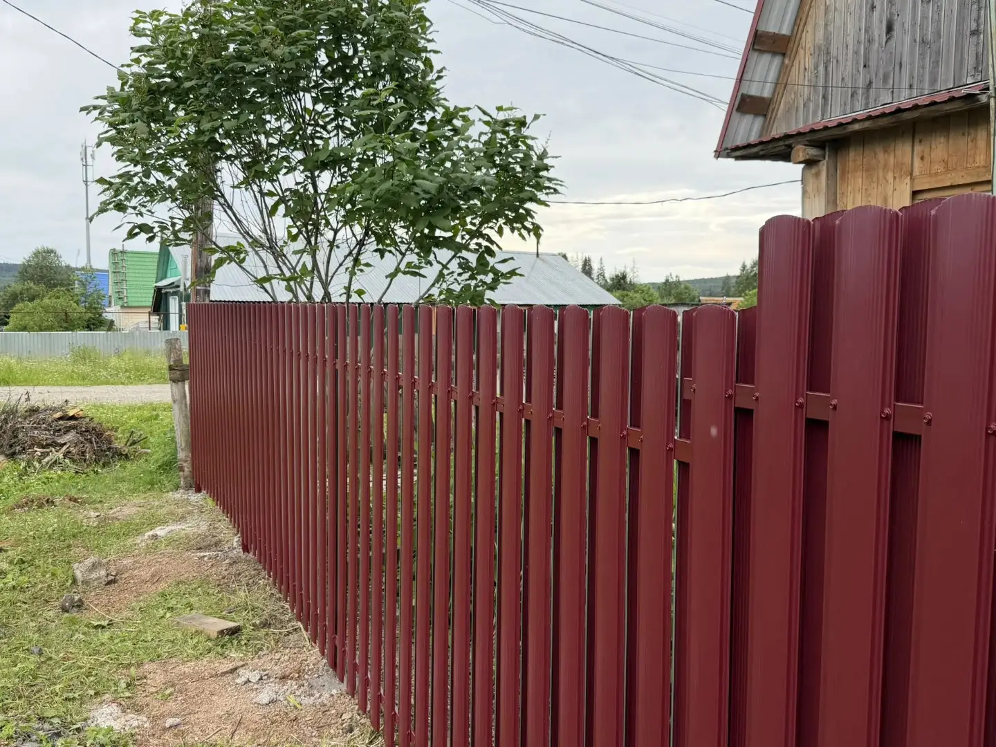 Забор из евроштакетника 24м RAL3005/3005 Красное Вино двусторонний фото 2 в Астрахани