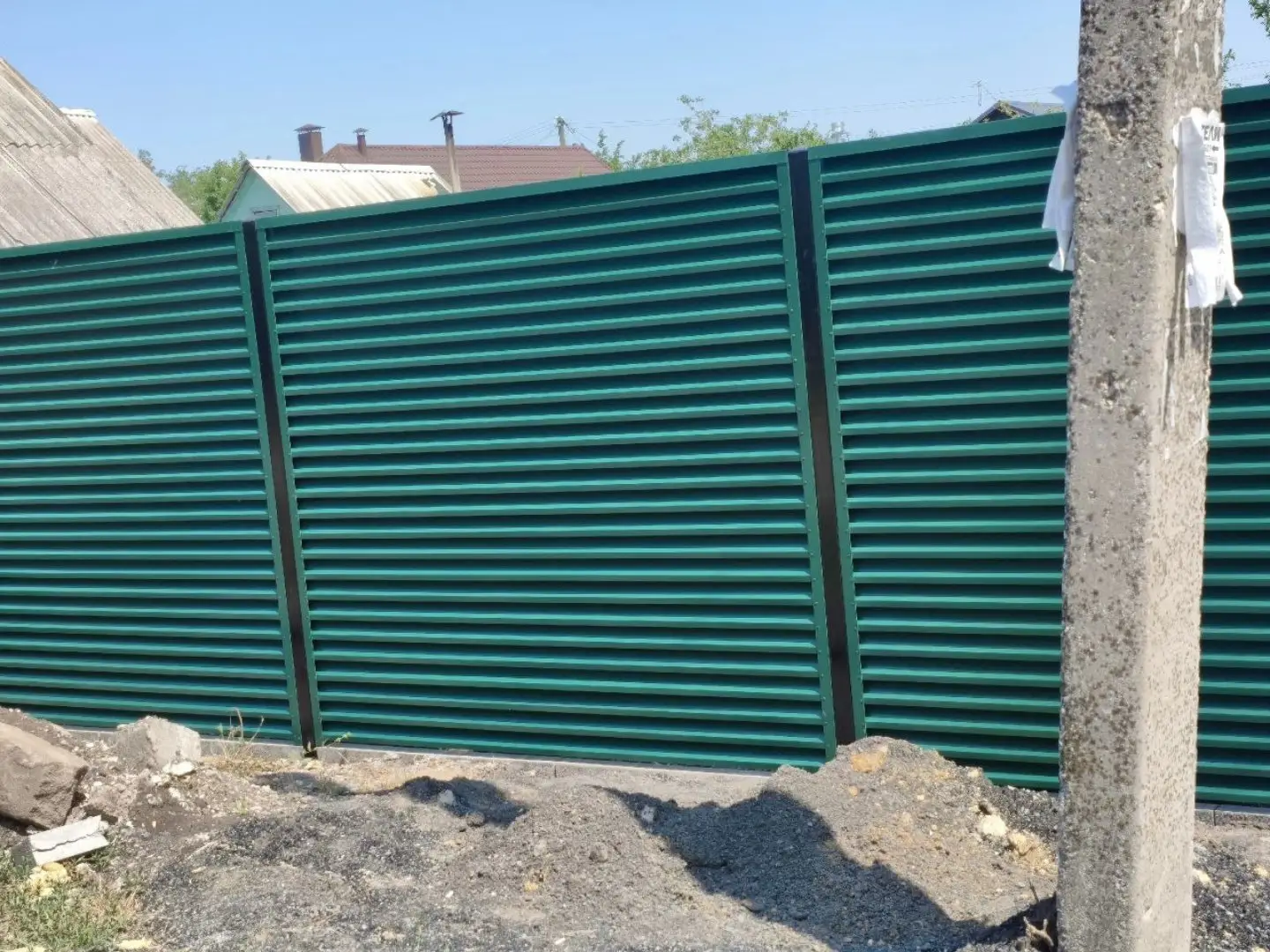 Забор-жалюзи из ламелей ЭКО-Z 24м RAL6005 Зеленый Мох фото 1 в Астрахани