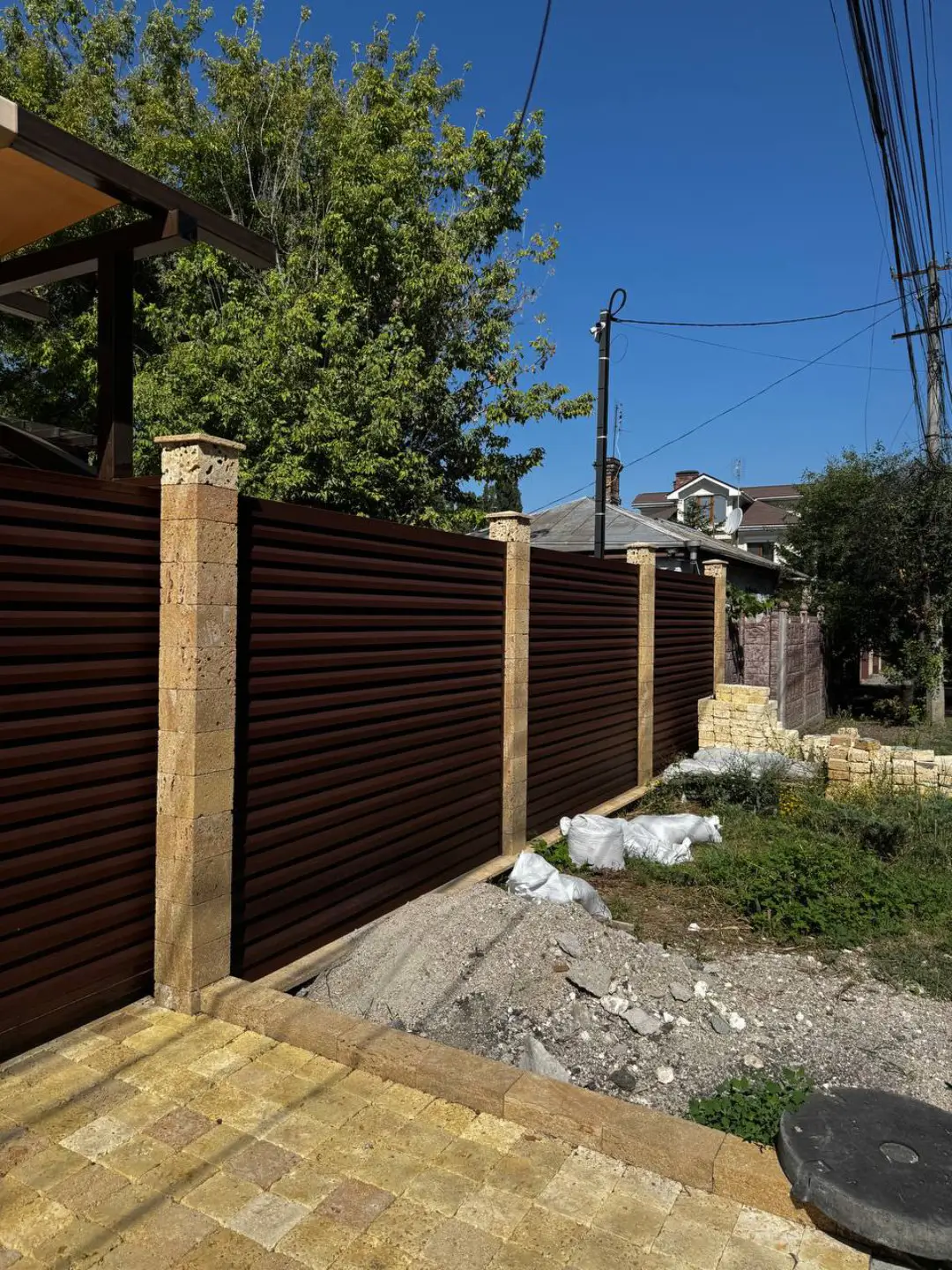 Забор-жалюзи из ламелей Реснички 12м RAL8017 Шоколад МАТТЕ фото 6 в Астрахани