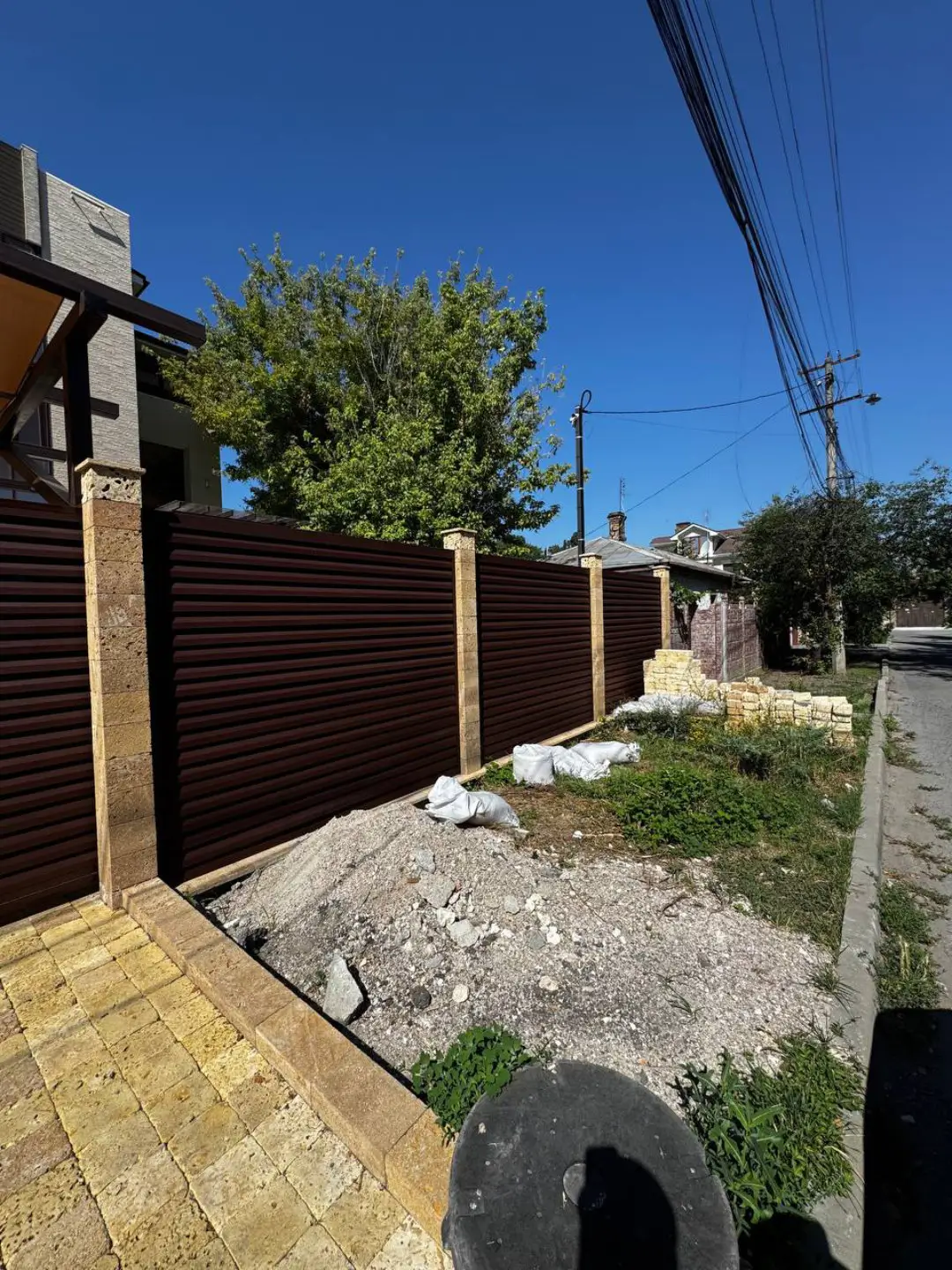 Забор-жалюзи из ламелей Реснички 12м RAL8017 Шоколад МАТТЕ фото 5 в Астрахани
